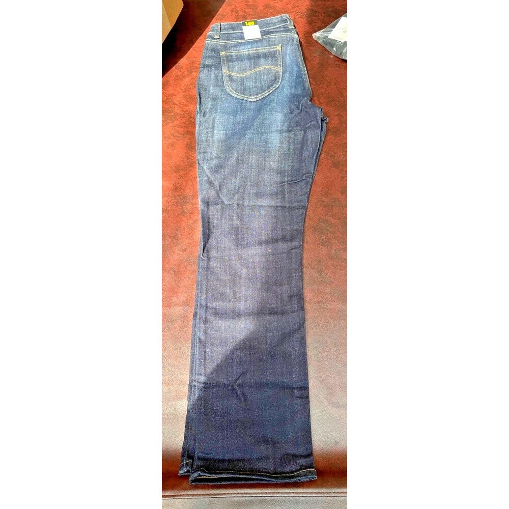 NEW Lee Denim Jeans Women’s SIZE 10 Short Midrise Straight Leg